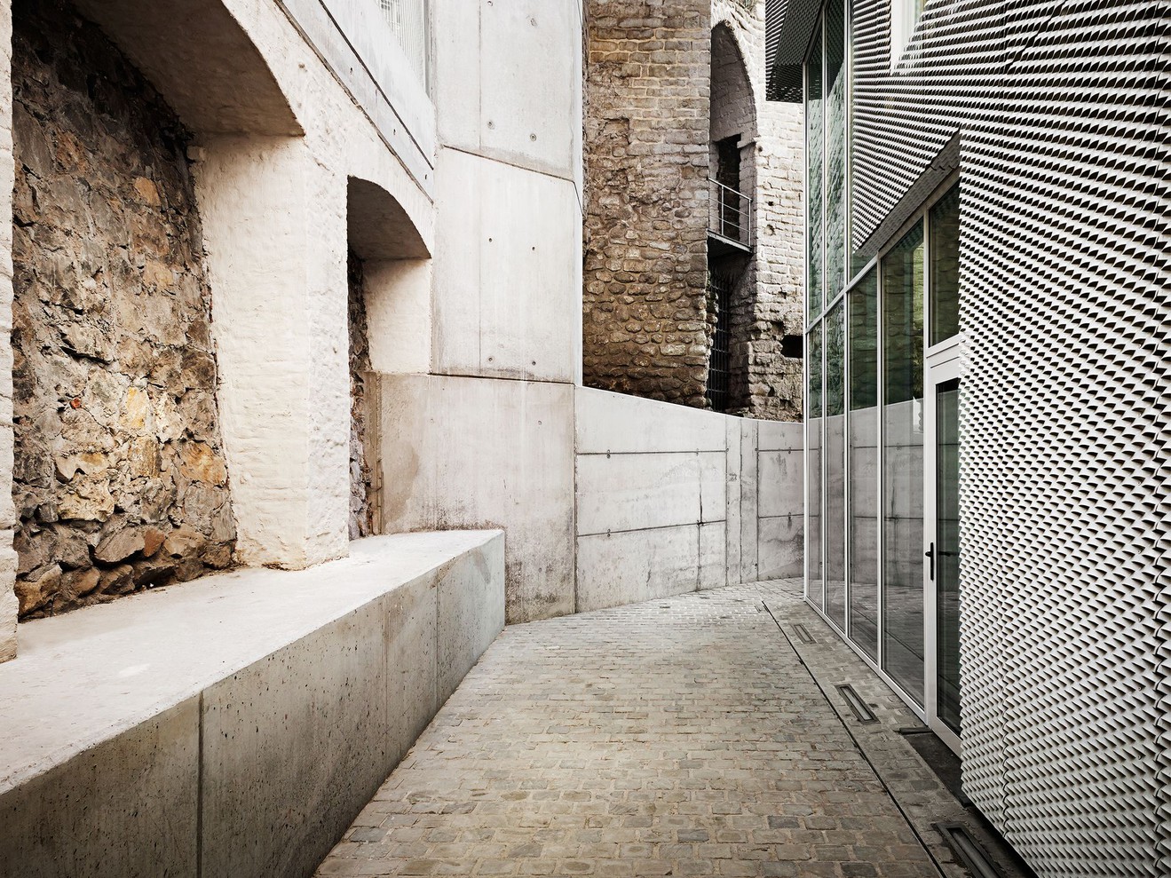 renaud callebaut exhibition for architectesassoc  16/09-18/09